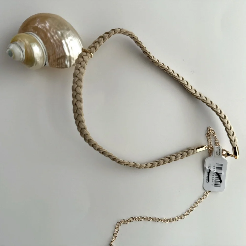 FREE PEOPLE x SERAFINA, SARA - Shell Choker in Neutral Ivory - Picture 8 of 11